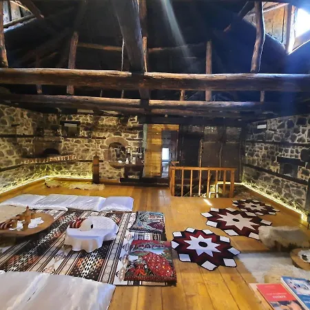 Mini-hôtel Kulla Hupi Agriturism- 250 Year Old Albanian Heritage Tower