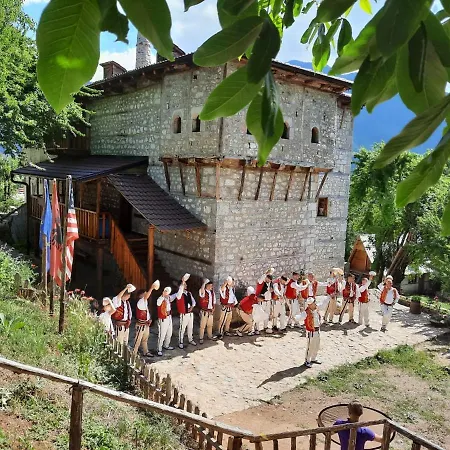 Mini-hôtel Kulla Hupi Agriturism- 250 Year Old Albanian Heritage Tower